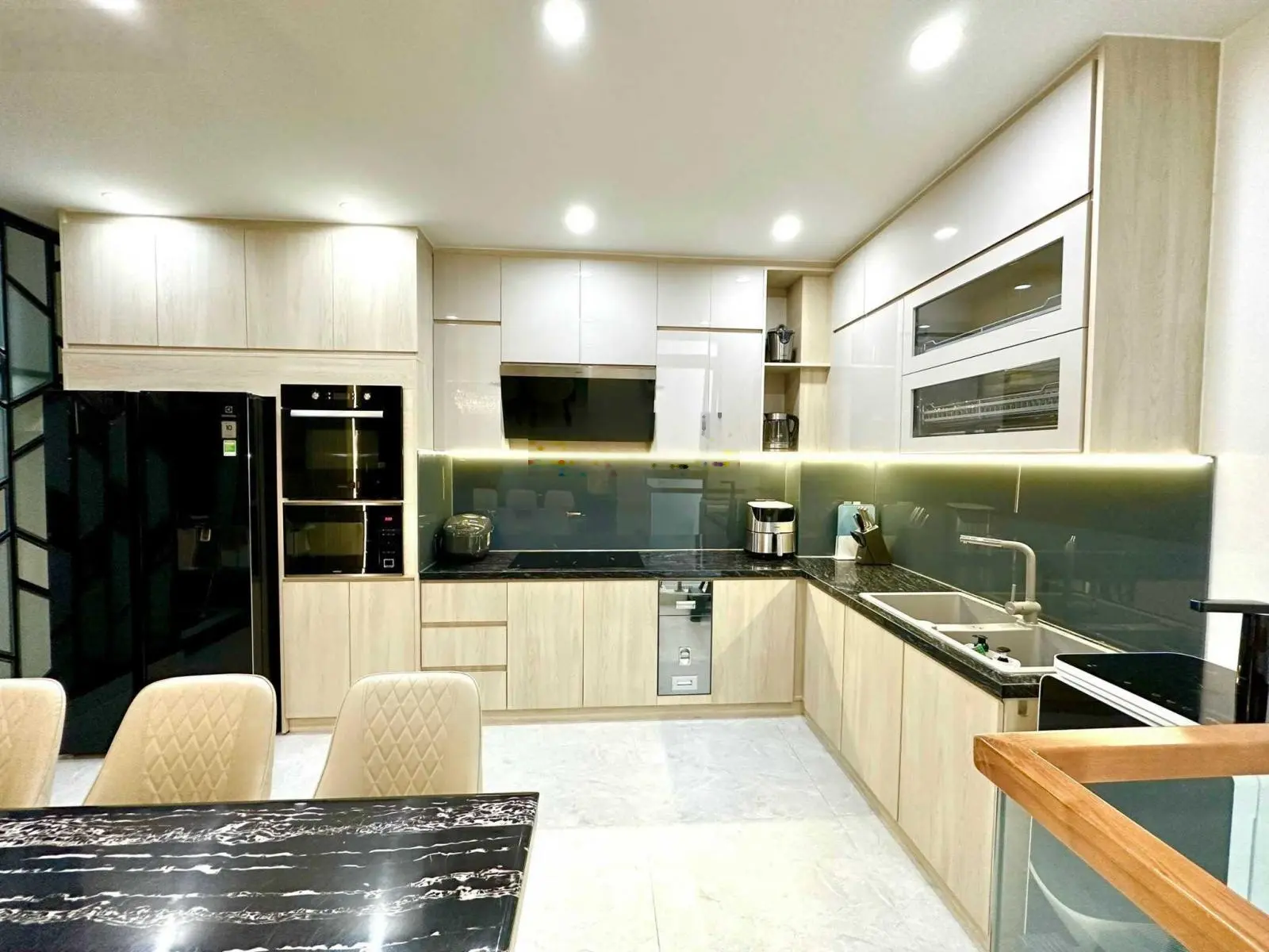 Bán nhà hẻm 6m thông Nguyễn Thượng Hiền P. 6 Bình Thạnh, 4x15m, 5 tấm mới cứng. full nội thất