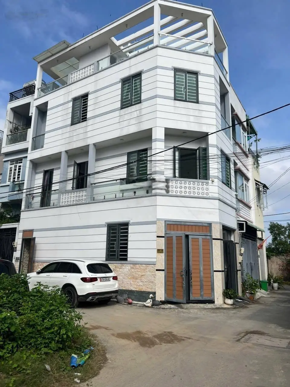 Bán căn nhà đẹp góc 2 MT đối diện trường Đại Học Tài Chính Marketing - TP Thủ Đức