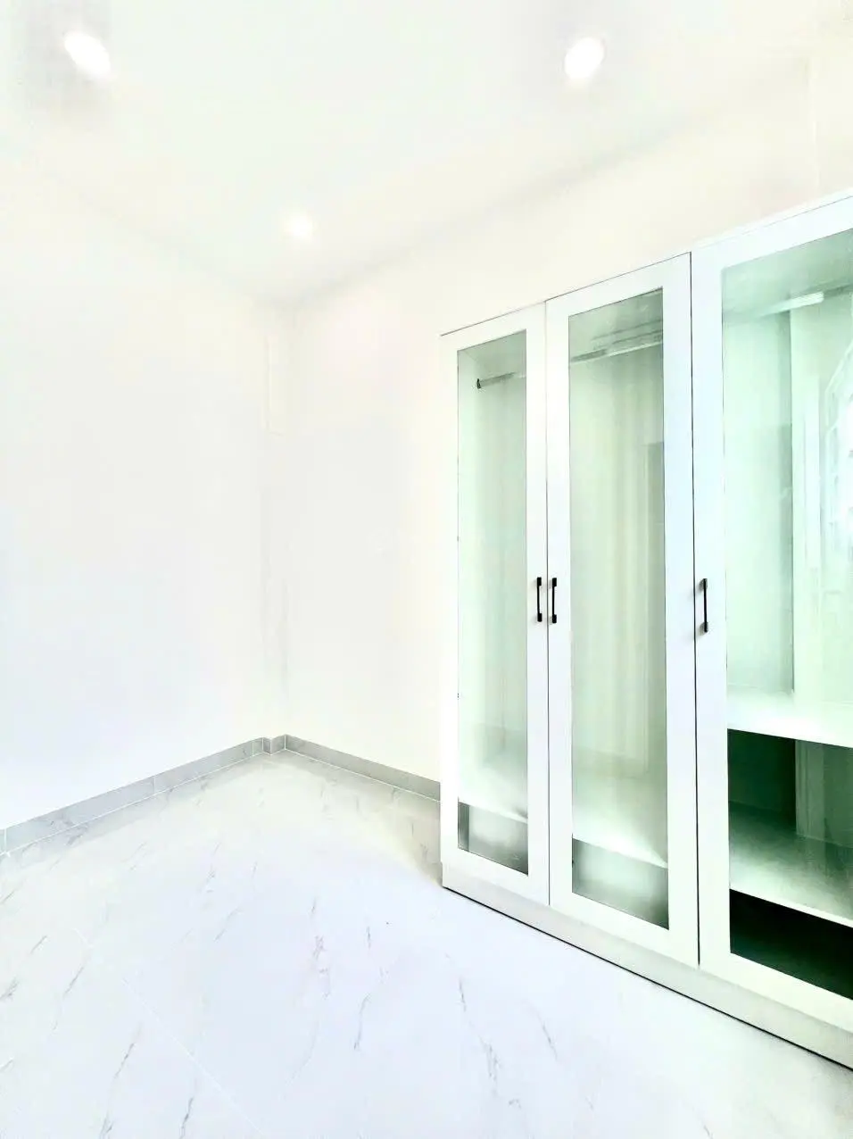 Hot! Thông Tin Thật 100%. Giá 2 tỷ 950tr, 1 tr 1 lầu, SHR, Nhà Mới Hẻm 1 Sẹc Đường Cô Giang Q1.