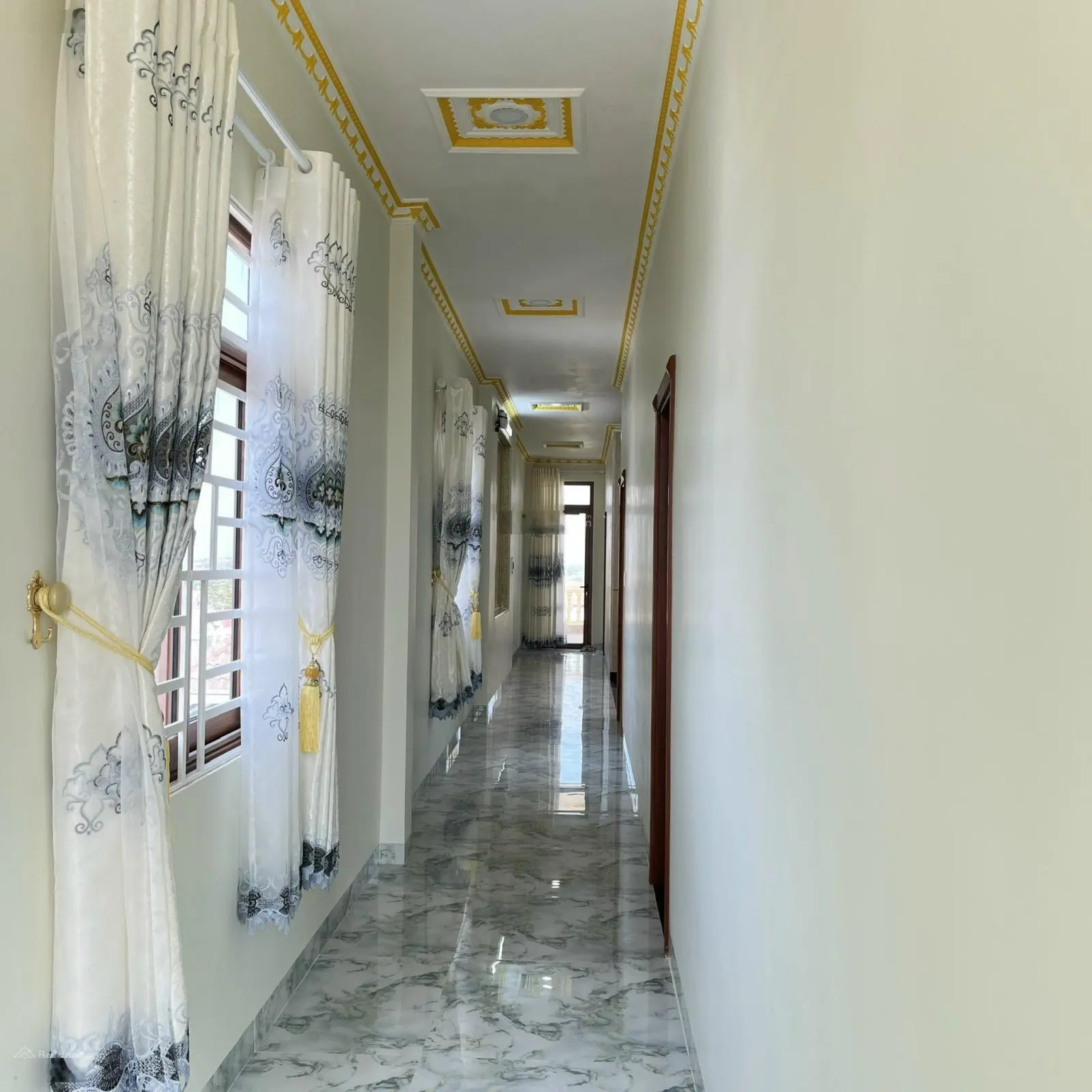 Bán Nhà 3 Lầu Hoàn Công 12pn full Nội Thất Cao Cấp Trung Tâm Tp Thuận An Bình Duong