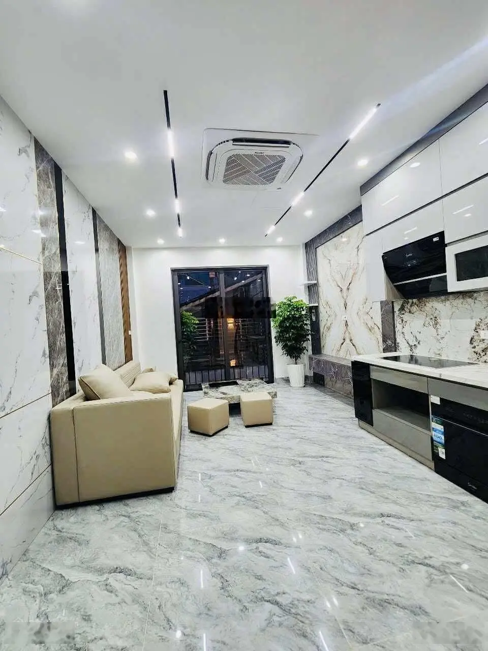 Bán nhà Lâm Hạ - 6 T thang máy ô tô vào nhà - vị trí siêu đẹp - khu quan chức - ở sướng 12,35 tỷ TL
