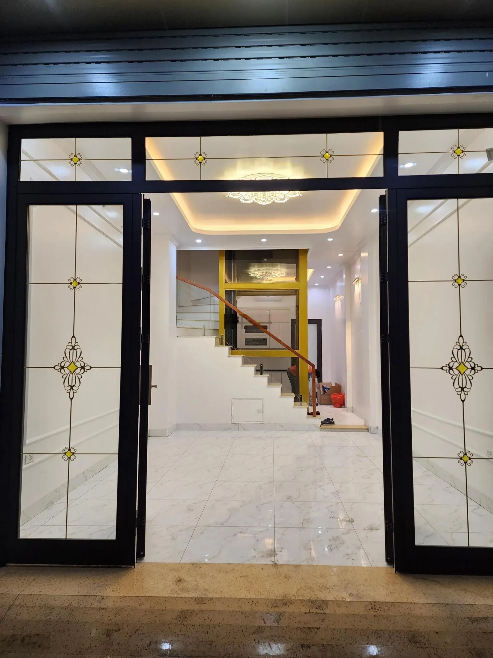 Đống Đa, Trung Liệt 40/50m2, 5 tầng, 4m mặt tiền, phân lô, thang máy, ô tô -Lh Giang 0979388189