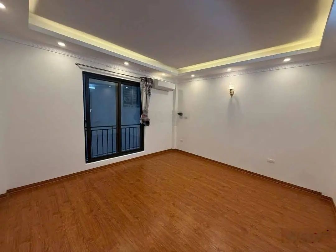 Nhà đẹp giá rẻ nhất tại 541 Bát Khối. 5 tầng. Ngõ nông rộng. Xây mới. Có thương lượng