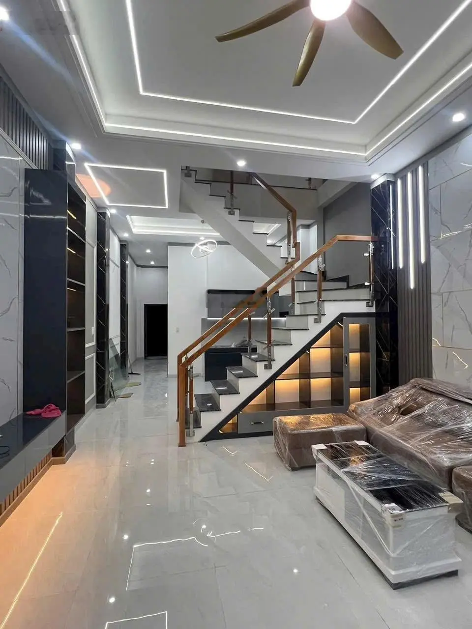 Cần tiền bán gấp nhà giá rẻ 900 triệu, sổ riêng thổ cư, gần Công an Dĩ an Bình Dương