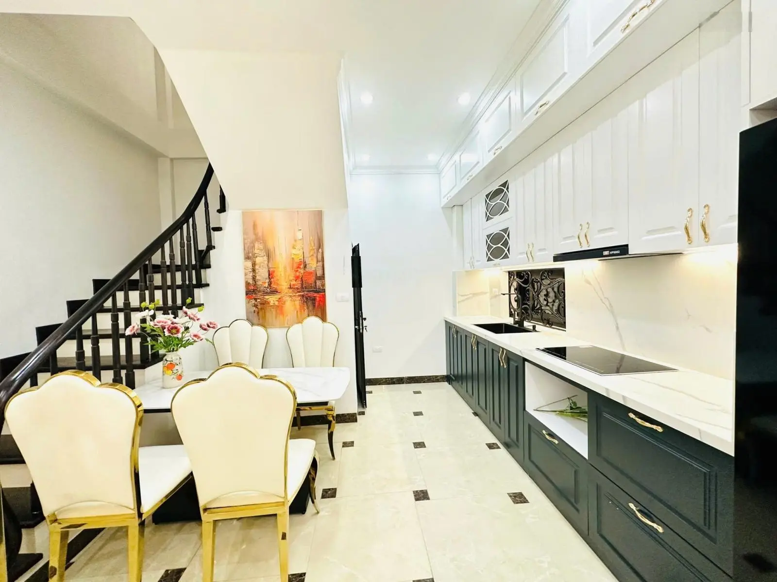 Bán nhà 5 tầng phân lô Cầu Giấy, ô tô, vỉa hè, thang máy, 3 thoáng giá cực tốt