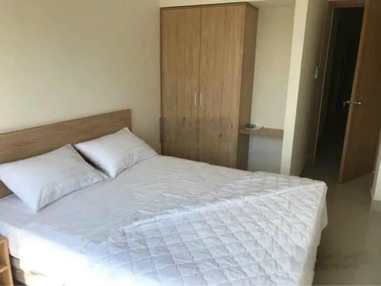 Khách sạn 13 phòng, đường lớn 2 xe tải tránh nhau, có vỉa hè, 4 tầng đang khoán 30tr ngay NDT Q2