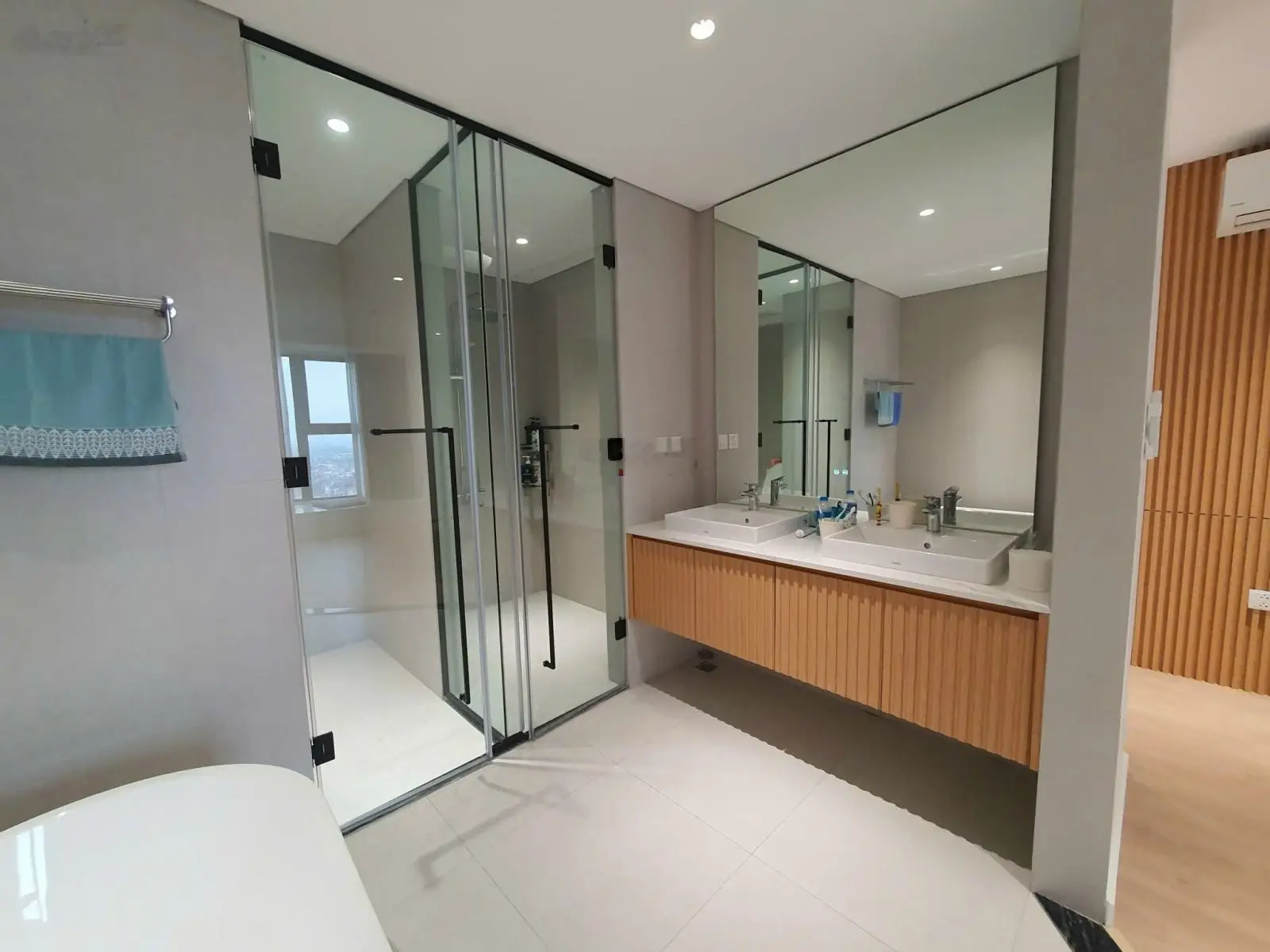 Bán Duplex góc siêu đẹp, mặt Đông Nam view Biệt thự đảo Ecopark, full nội thất xịn sò mới 100%