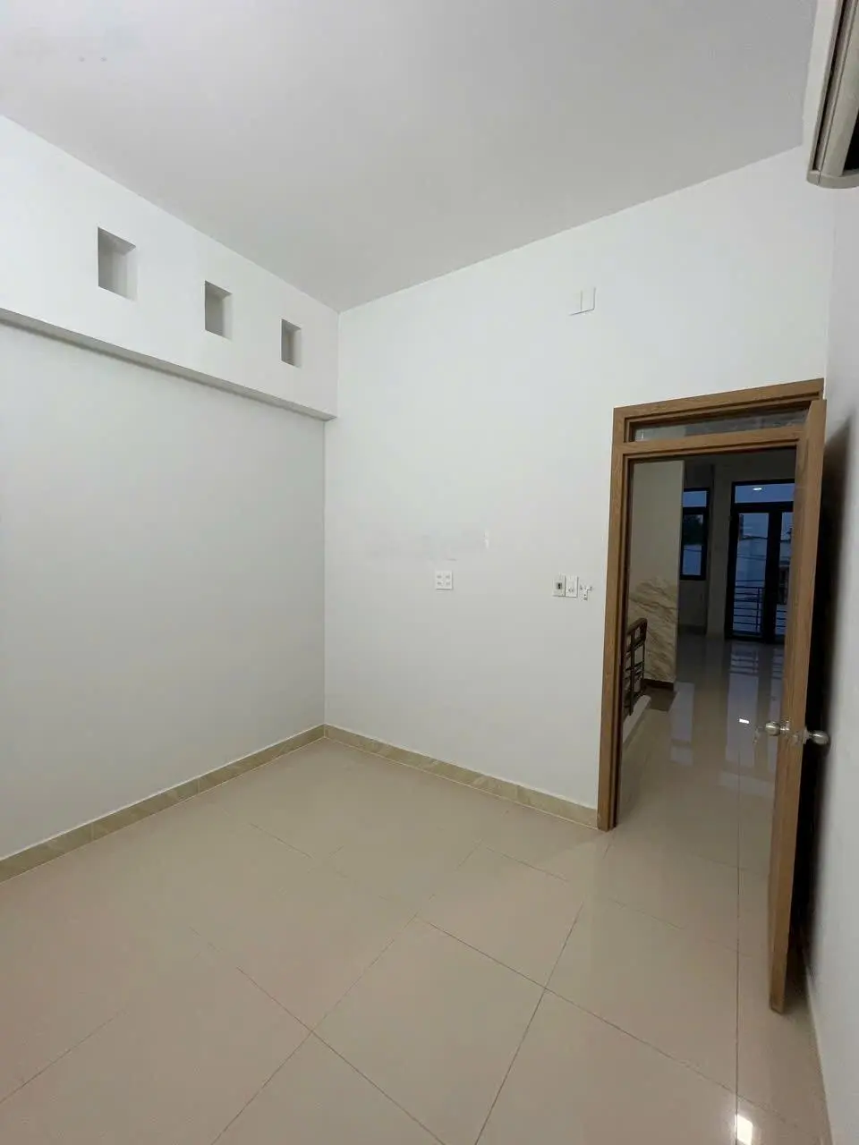 Nhà Trệt- 2 Lầu. Gần Làng ĐHQG Tp.HCM. DT: 73M2. Giá: 4.1 Tỷ Tl