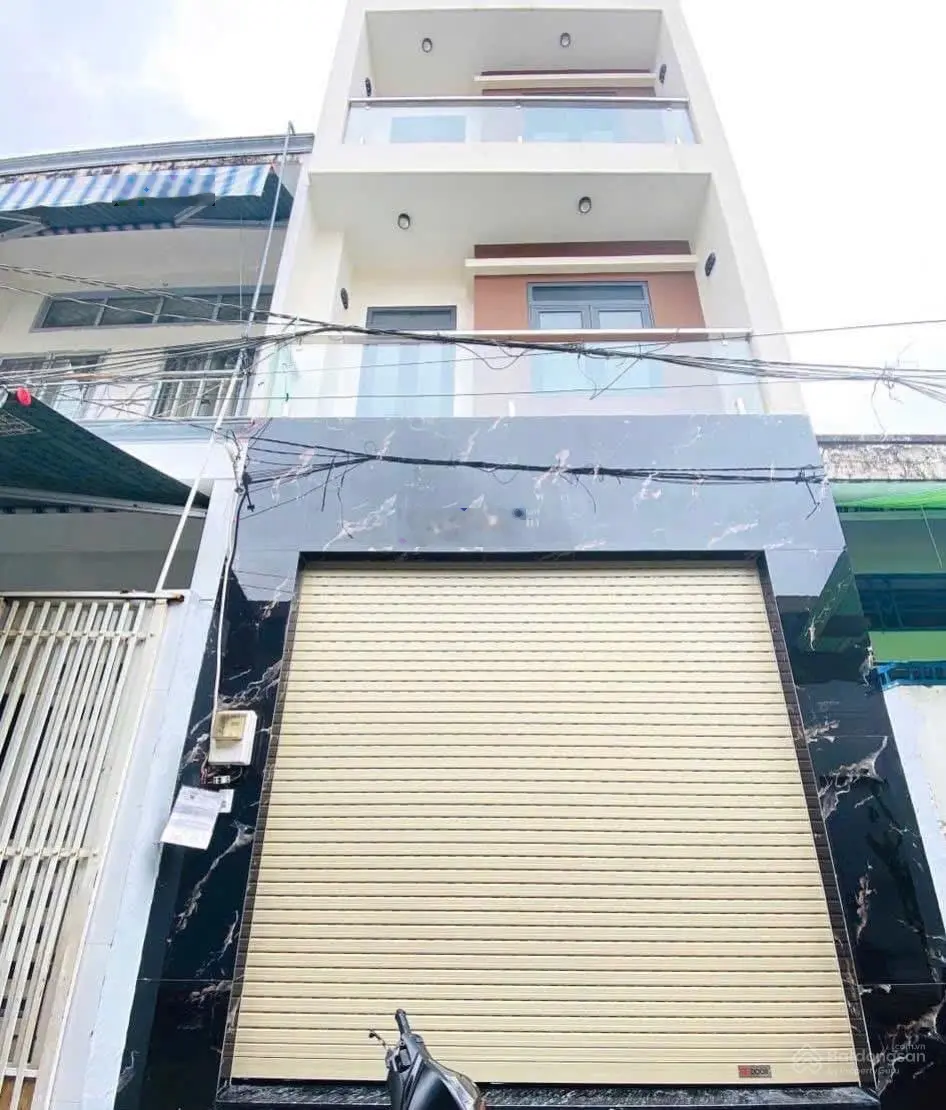 Nhà đẹp 4 phòng ngủ - cách chợ 200m - đường Bình Trị Đông