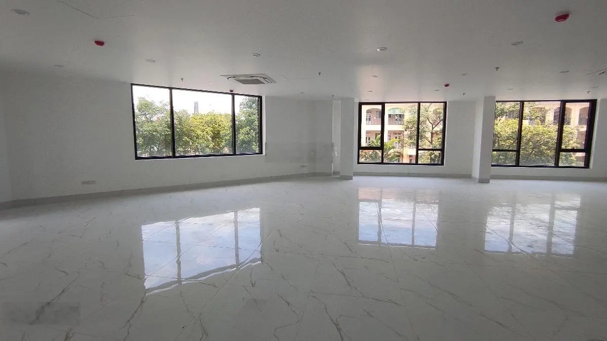 Bán building nguyễn xiển,165m2,8t, mt 20m, lô góc, gpxd, pccc, dòng tiền gần 2 tỷ/năm.