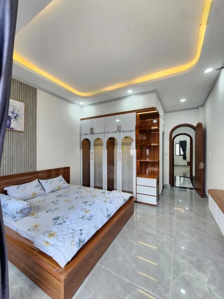 Nhà gần Sài Gòn: 4,6 tỷ, nhà 1 trệt 2 lầu đầy đủ nội thất KDC gần trung tâm y tế Dĩ An, TP. Dĩ An