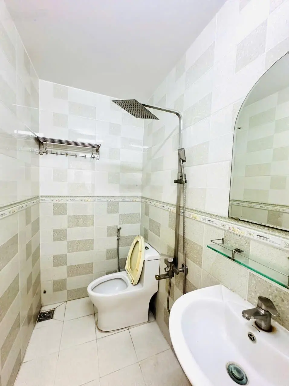 Bán nhà phố 4m x 14m đúc 2 lầu 4PN 3WC Sân thượng, hẻm 1/ ngắn cách đường chỉ 30m