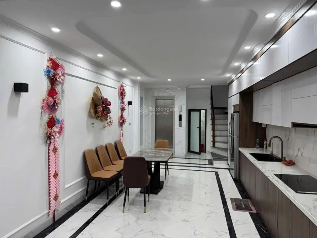 Siêu hiếm mặt ngõ quan nhân 31m*5 tầng 30m ra ô tô tráng ngõ rộng giá 5,6tỷ căn duy nhất
