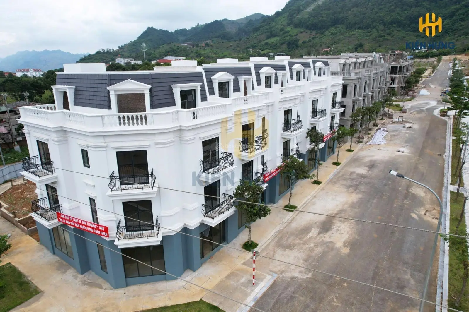 Bán khách sạn mini, liền kề tại Cao Nguyên Mộc Châu LH 0979 621 ***