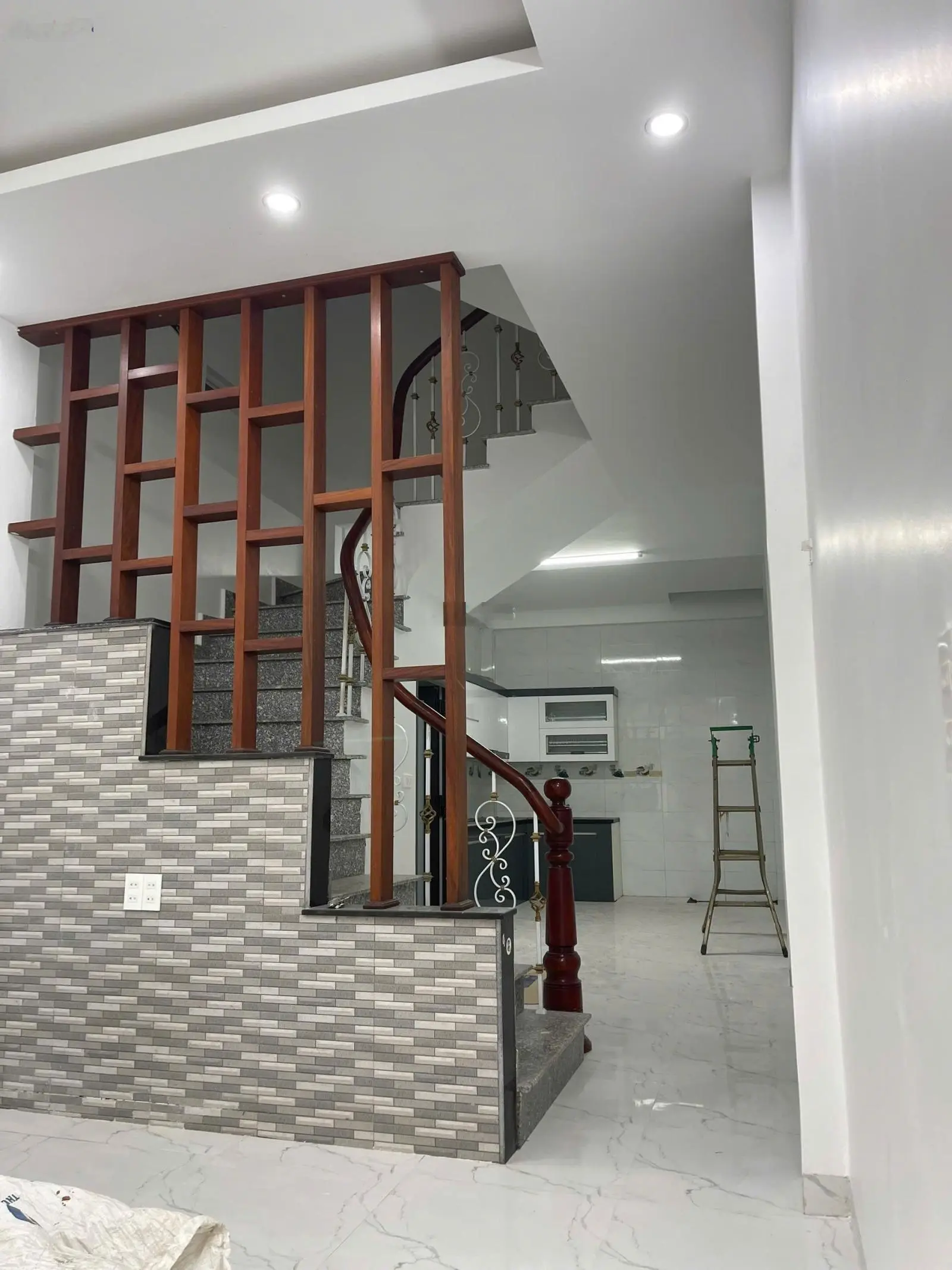 Bán nhà Thạch Bàn dân xây 50m2x 4 tầng. Ngõ ô tô đỗ cửa, 20m ra đường ô tô tránh, khu trung tâm