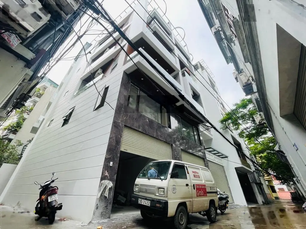 Trung tâm Nguyễn Văn Cừ - Nội thất đẹp - 7 chỗ - tiện ích bạt ngàn - Oto chạy qua vù vù