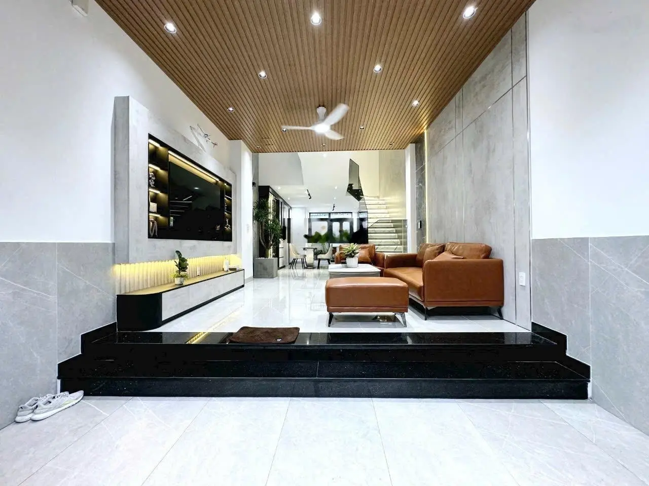 Cô Hai chuyển chỗ ở cần bán nhà Hồng Bàng, Quận 11. Giá rẻ 4,8 tỷ. DT: 60m2 (4x15m). 1 trệt 2 lầu