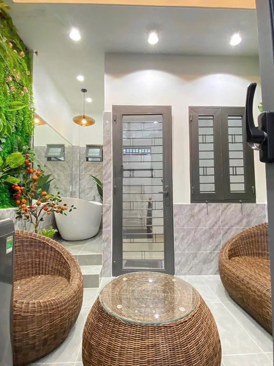 Nhà mặt tiền đường Tô Hiến Thành, Quận 10, DT 51,2m2, giá 2 tỷ 550, vị trí xuất sắc, sổ hồng riêng