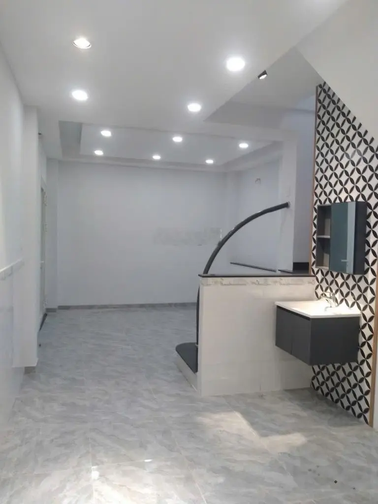 Nhà đẹp 30m2, ngang 4,2m sát mặt tiền Lê Hồng Phong Quận 5 giá 5 tỷ (thương lượng)