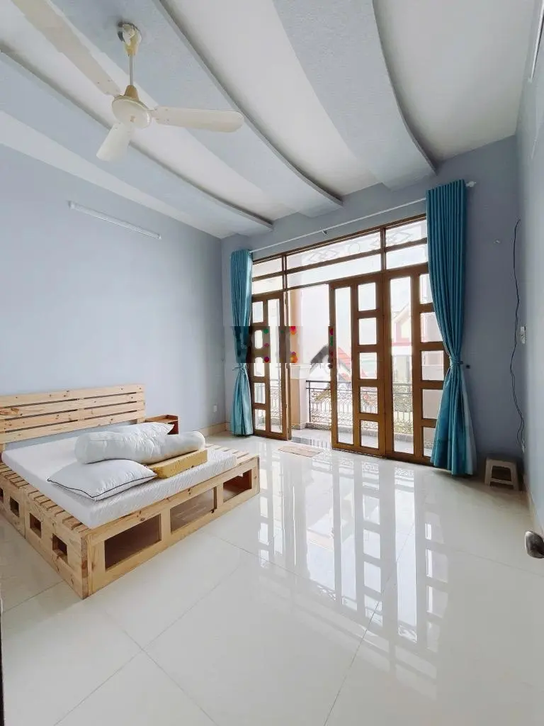 Bán gấp căn nhà 4 tầng, mới kinh kích, cạnh phú mỹ hưng, q7, xe hơi tận cửa, giá 7 tỷ nhỏ