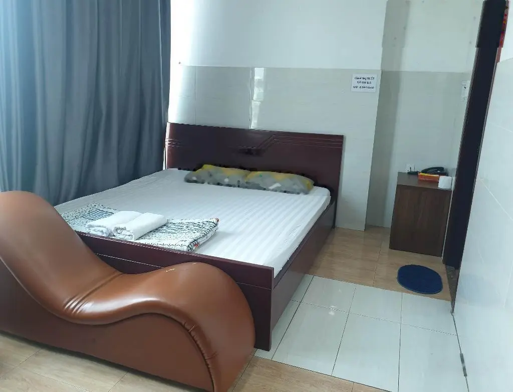 Khách sạn 17 phòng Lê Đức Thọ, doanh thu 150tr/tháng, kẹt tiền bán gấp