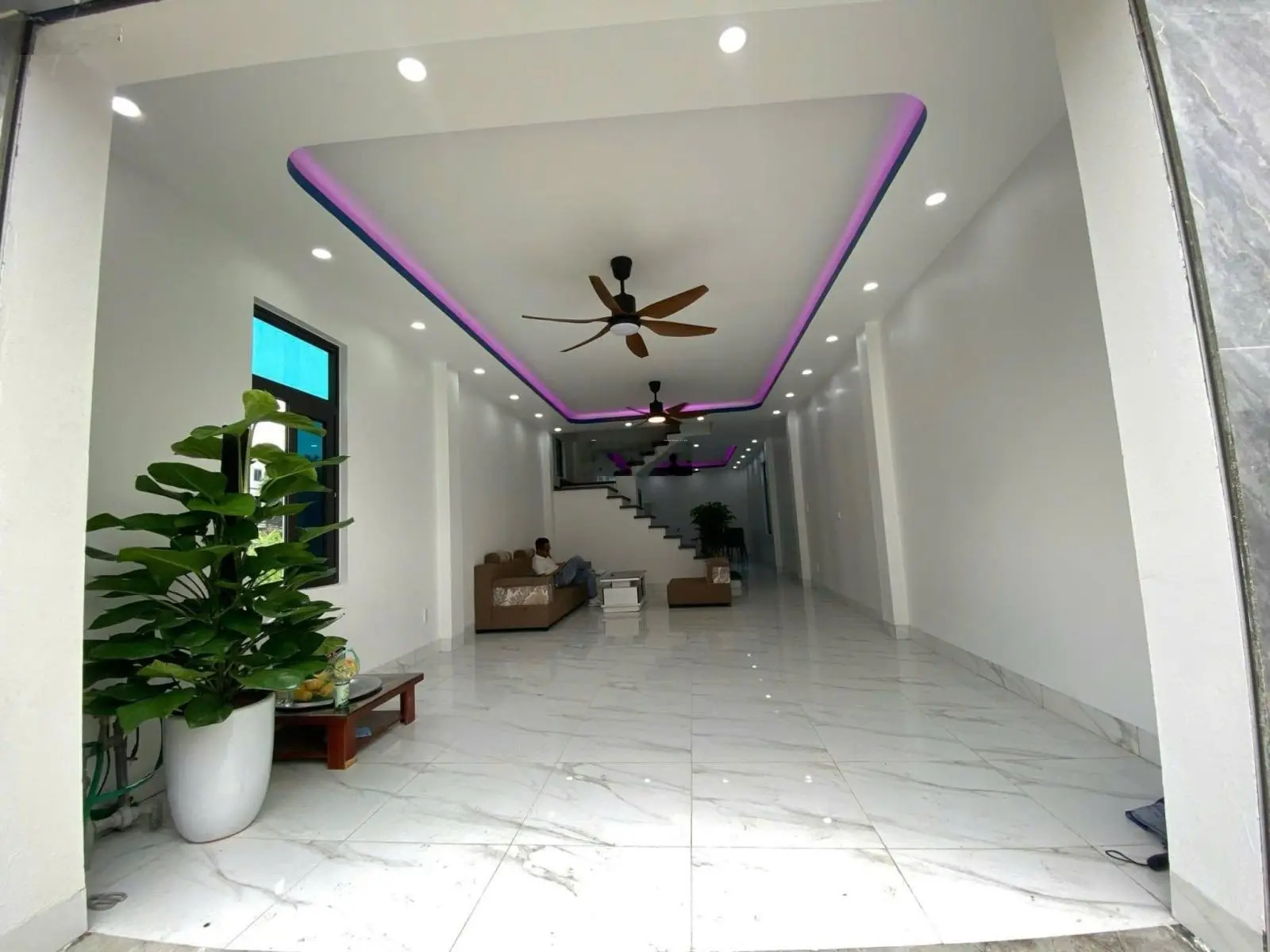 Độc quyền chính chủ em bán nhà mới xây giữa KCN, tiện ích xung quanh, cắt lỗ