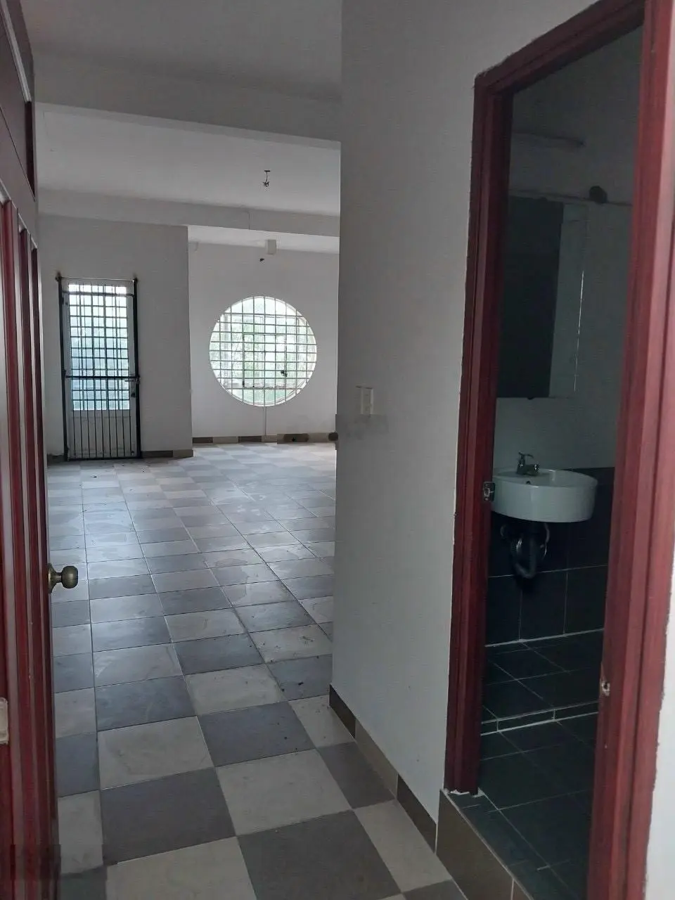 Nhà 1 Trệt 3 Lầu gần Chợ Búng, QL13 giá 4,2tỷ
