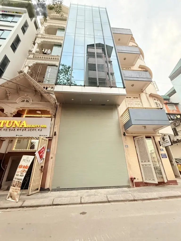 Toà nhà vp 8 tầng quận cầu giấy - vỉa hè ô tô tránh - view vườn hoa