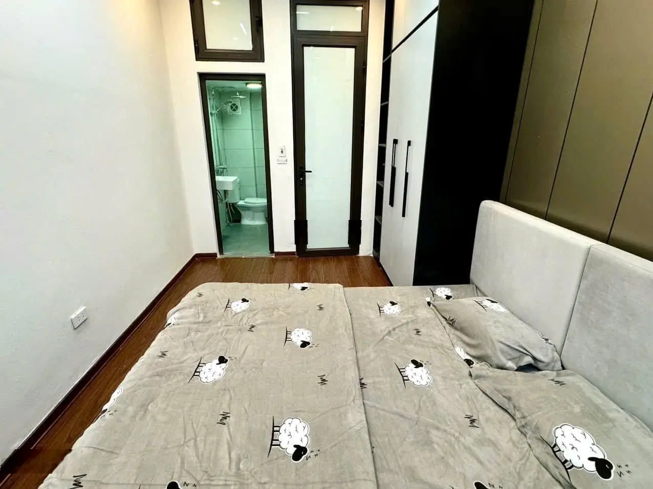 Bán nhà ngõ Thổ Quan Quận Đống Đa 21m 4 tầng nhà đẹp tặng 100% nội thất.