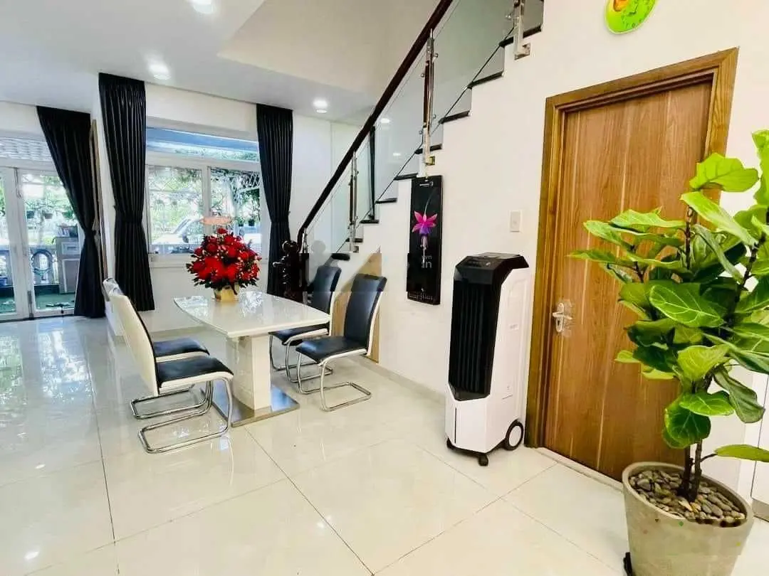 Tôi chính chủ cần bán căn nhà phố Lovera Park 4PN - 4WC 5x16m full NT, giá 7tỷx. LH: 0907 705 ***