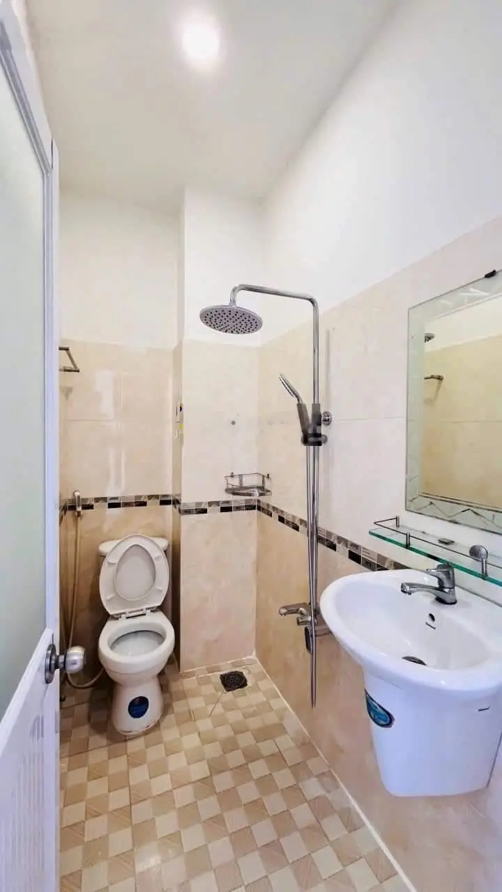 Cuối năm bán nhà Nhiêu Tâm/P5/Q5.Giá 3 Tỷ 130 DT 69,5m2 gần chợ Hòa Bình,cho thuê nhà 32tr/tháng