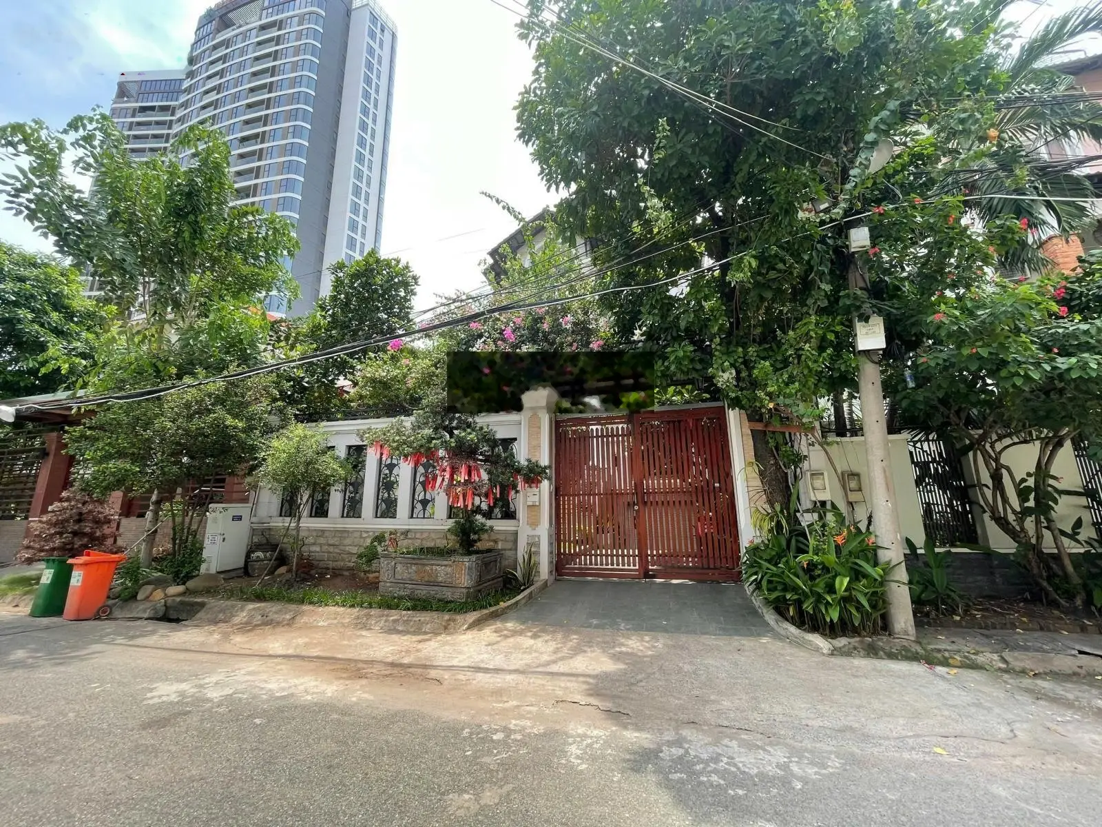 Biệt thự 200B14 Nguyễn Văn Hưởng, P. Thảo Điền, Quận 2. DT: 12x29m 3 lầu. Giá bán 75 tỷ