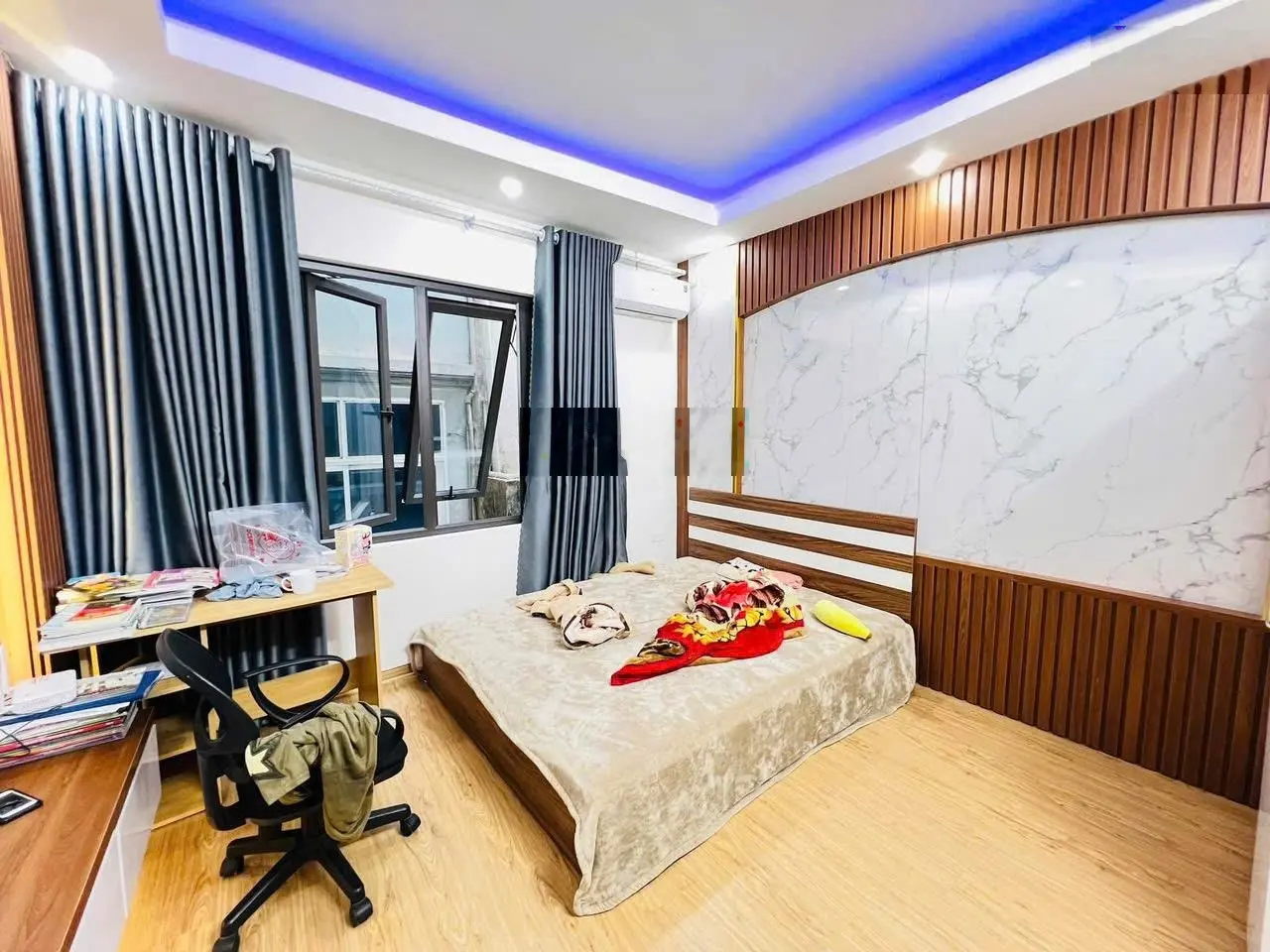 Bán nhà hơn 7 tỷ, nhà mới 50m2, Ngã Tư Vọng - Đại La, 5 tầng - 6 ngủ - gần phố - 2 thoáng trước sau