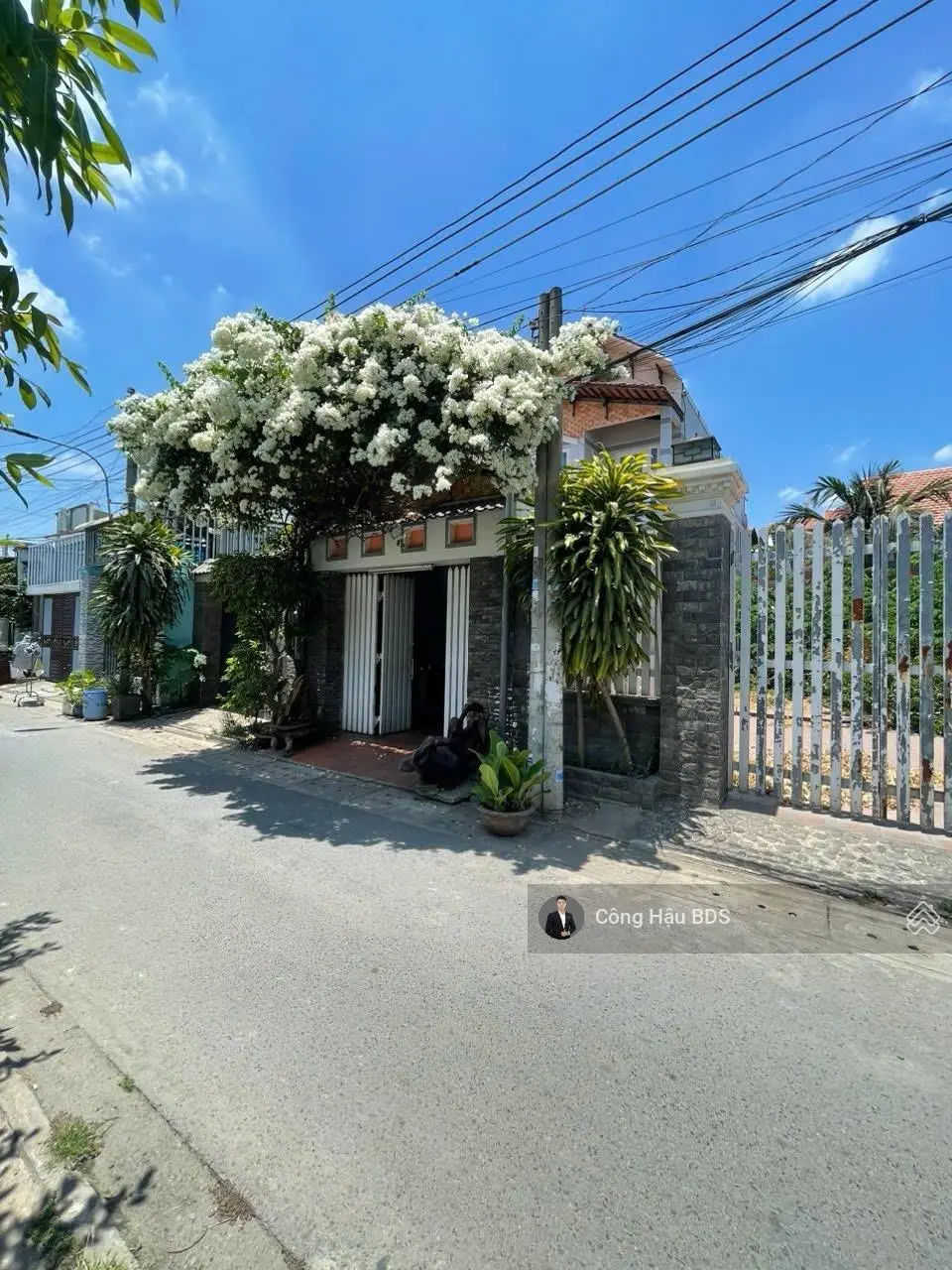 Nhà Lầu Trệt- Sổ Hoàn Công. DT: 106M2. (4x 26.5M). Đường nhựa 5M Thông. Cách QL 1K chỉ 100M.