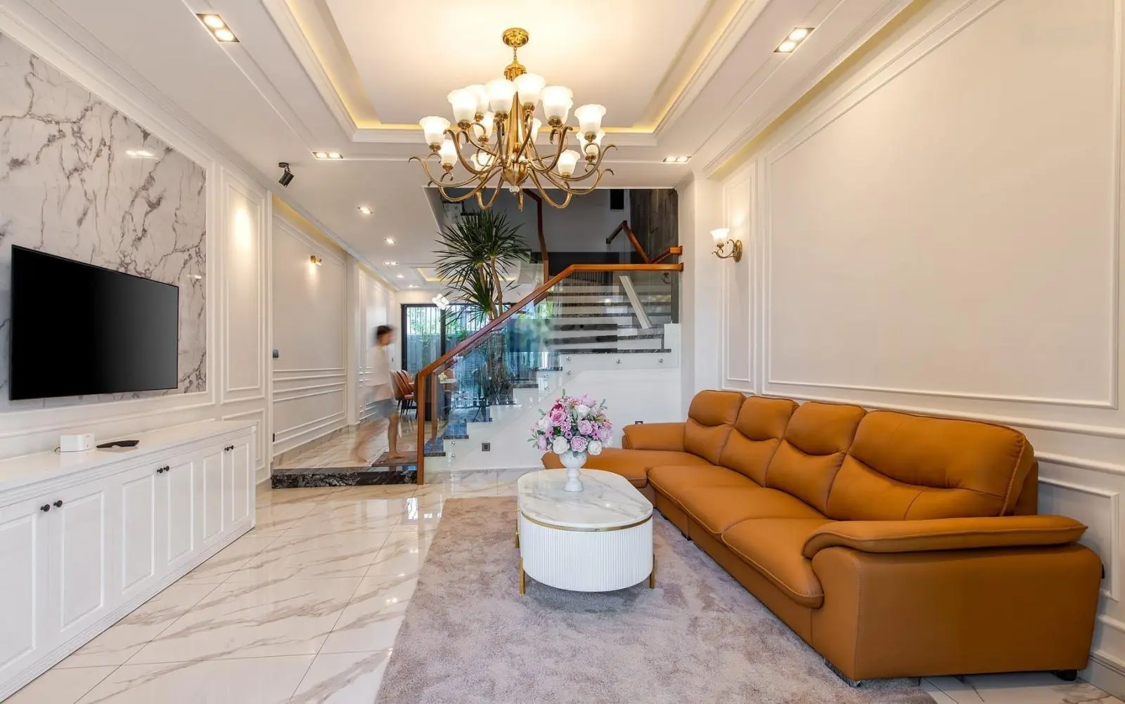 Bán nhà HXH khu VIP đường Hoàng Việt, P4. Kế bên KS Đệ Nhất. DT: 5x14m. Nhà đẹp 3 tầng giá 11.2 tỷ