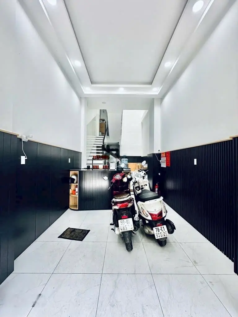 Mua ngay nhà Lý Chính Thắng, Quận 3, 50 m2, có HĐ thuê, SHR
