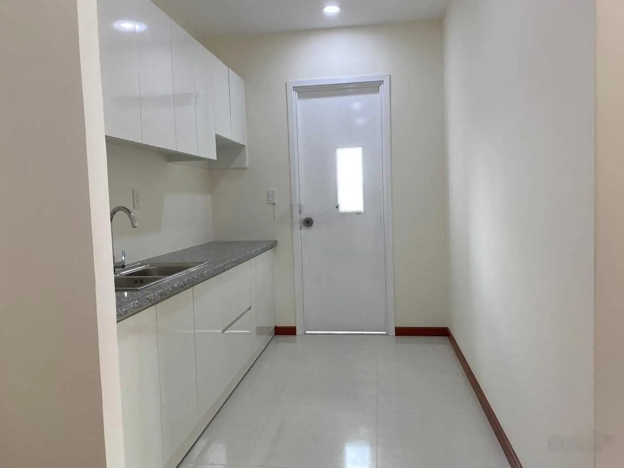 Nhà mới 100% 3Pn đầy đủ nội thất giá 3,4 tỷ. Bao hết chi phí, không gồm 5% sổ - Tầng trung - Đẹp.