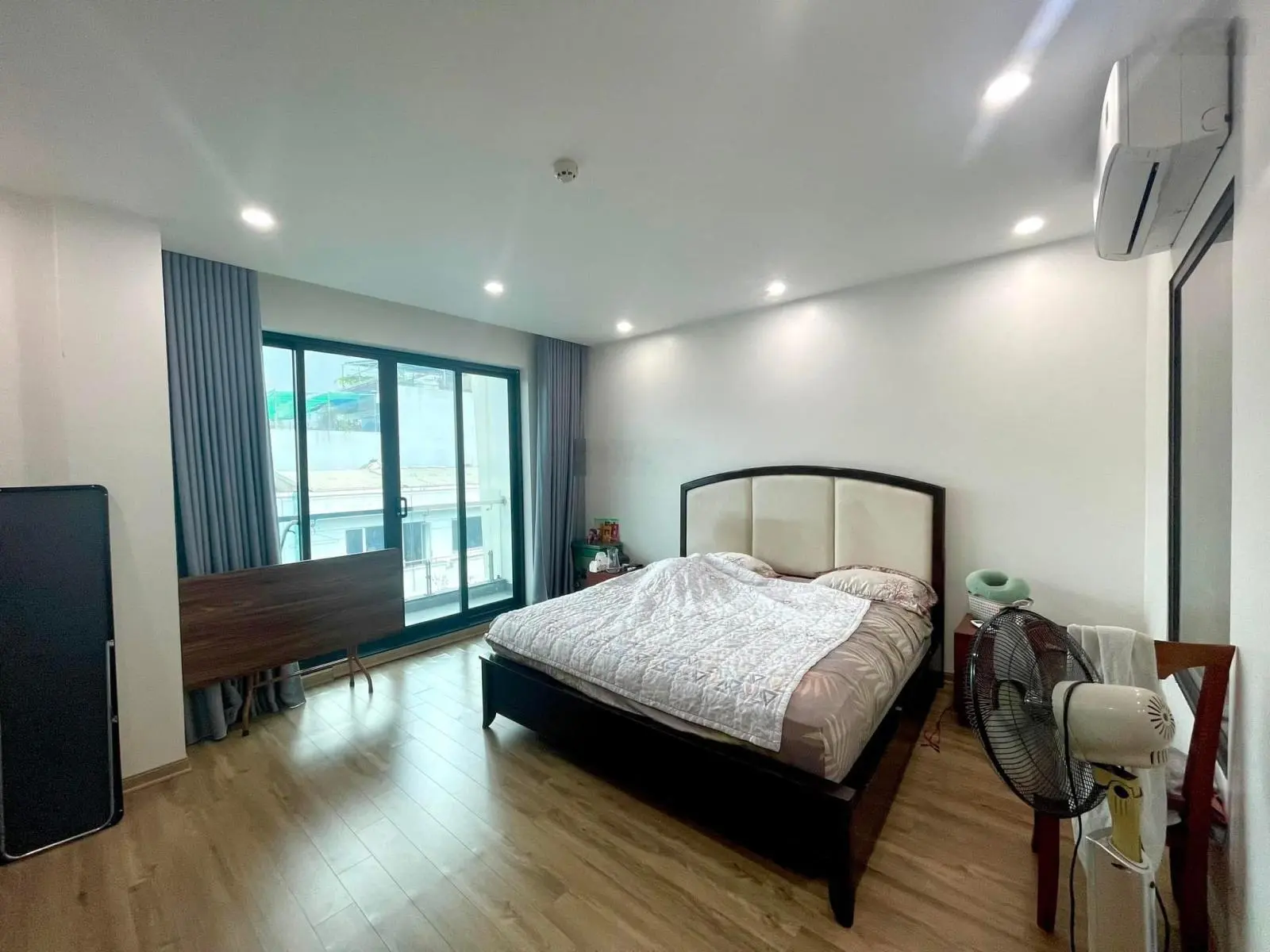 Mặt phố căn góc Đội Cấn 126m2/156m2 5 tầng mặt tiền 30m giá 42,5 tỷ