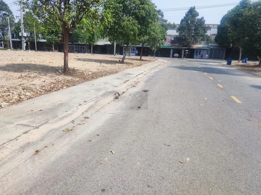 Bán nhanh lô đât goc 2 mặt tiền Mỹ Phước 3 Bến Cát DT150m2 Giá 750tr