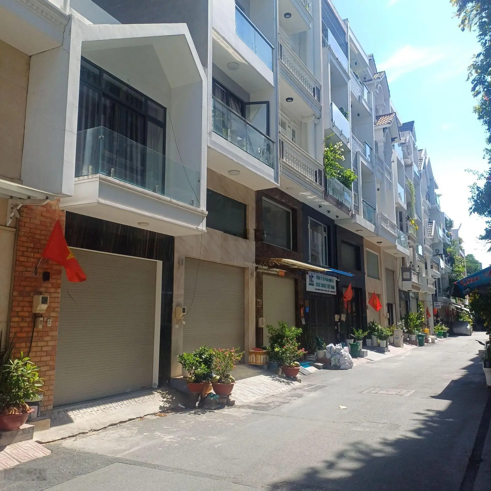 Khu phân lô đồng bộ cao tầng Hoàng Quốc Việt, có thang máy, ngang 5m, hơn 9 tỷ, full nội thất