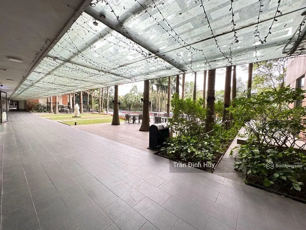 Penthouse Làng Việt Kiều - 360m2 - View hồ và biệt thự. Giá 19.8 Tỷ