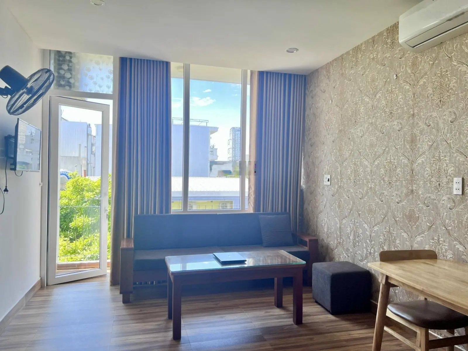 Bán căn hộ - thang máy lô góc 200m2 thu nhập 180tr/th vài bước ra công viên Biển Đông - Sơn Trà