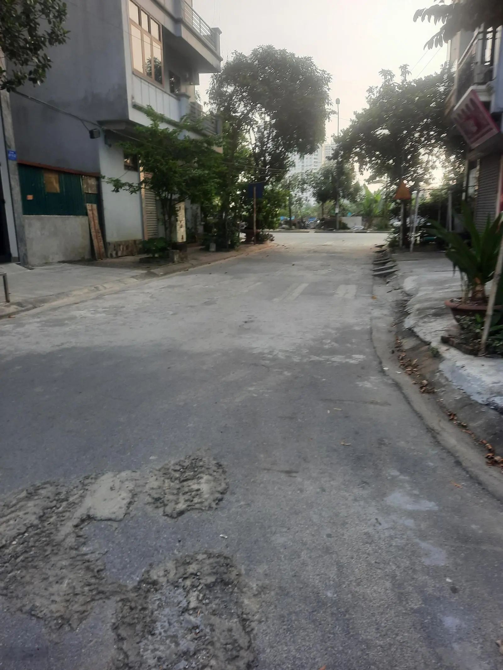 Hiếm, cả TT Thanh Trì còn 1 căn duy nhất sát TĐC Tứ Hiệp, 1 nhà ra ôtô, 6 tầng đẹp, giá có 4,5ty