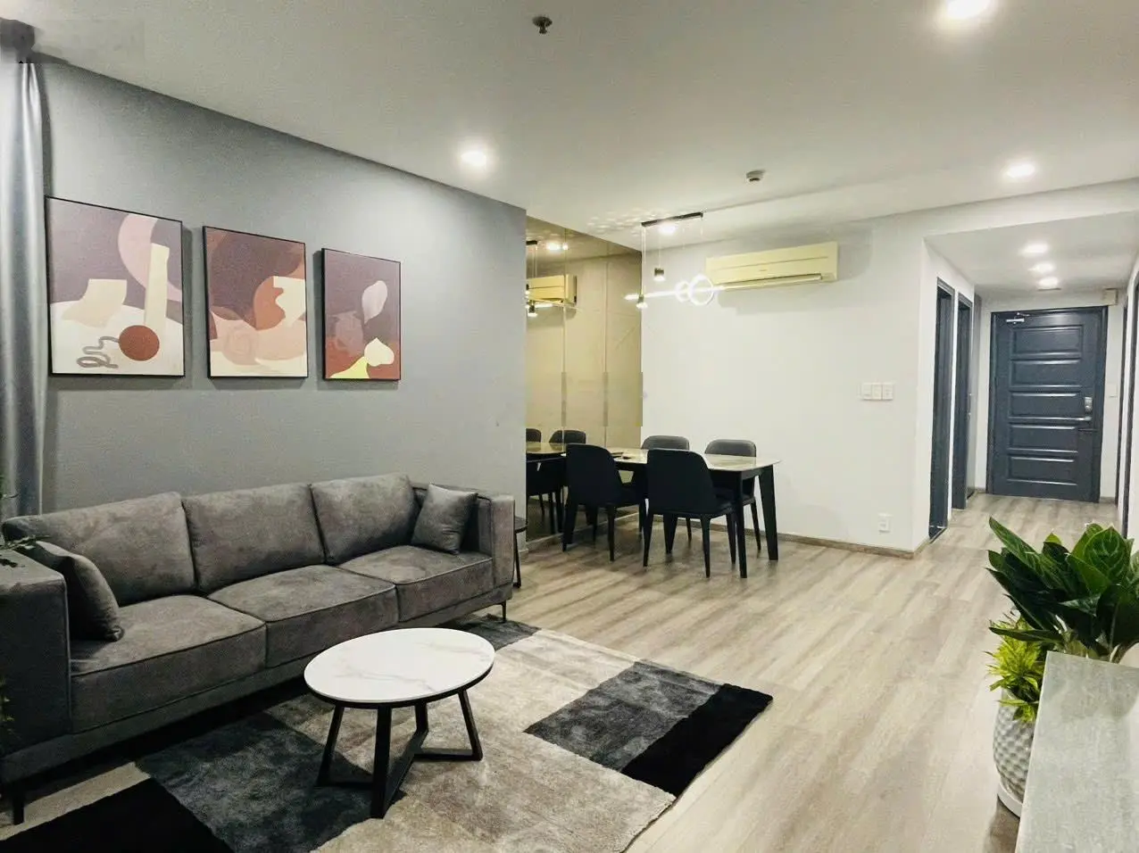 Chính chủ gửi bán căn hộ 3pn2wc 92m2, full nội thất đẹp như hình, khách chỉ cần xách vali vào ở