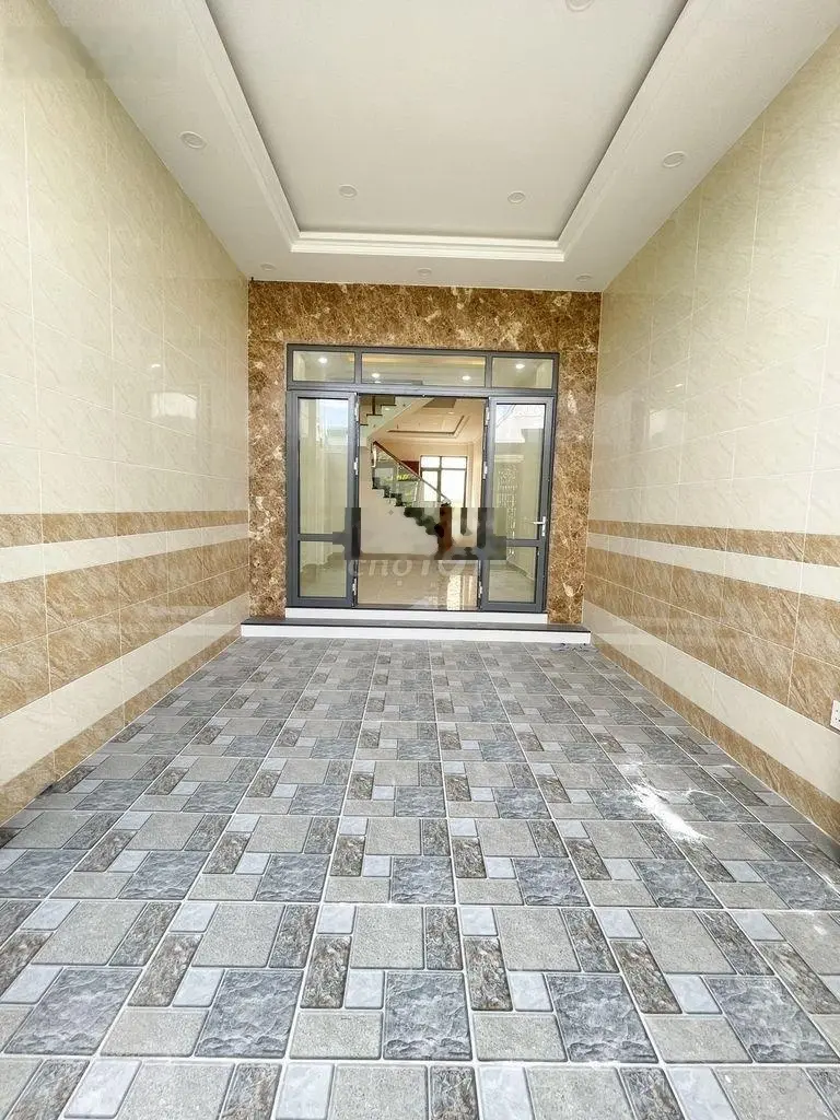 Nhà gần Quốc Lộ 13, xây mới 100%, thiết kế có sân để xe, an ninh yên tĩnh, DT 4x21m, 4PN, 5WC, SHR