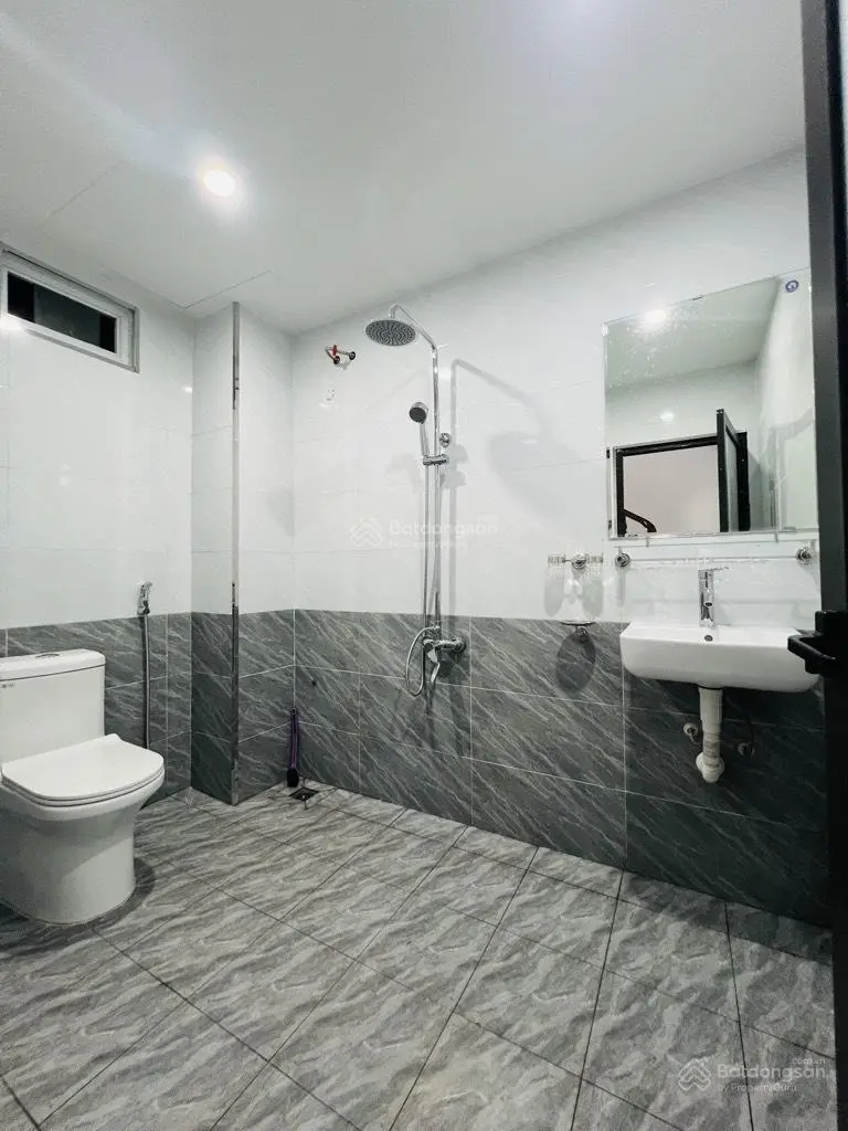 Bán nhà 5tầng gần hồ Linh Đàm - full nội thất đẹp sang xịn - gần trường học giá 5, x tỷ