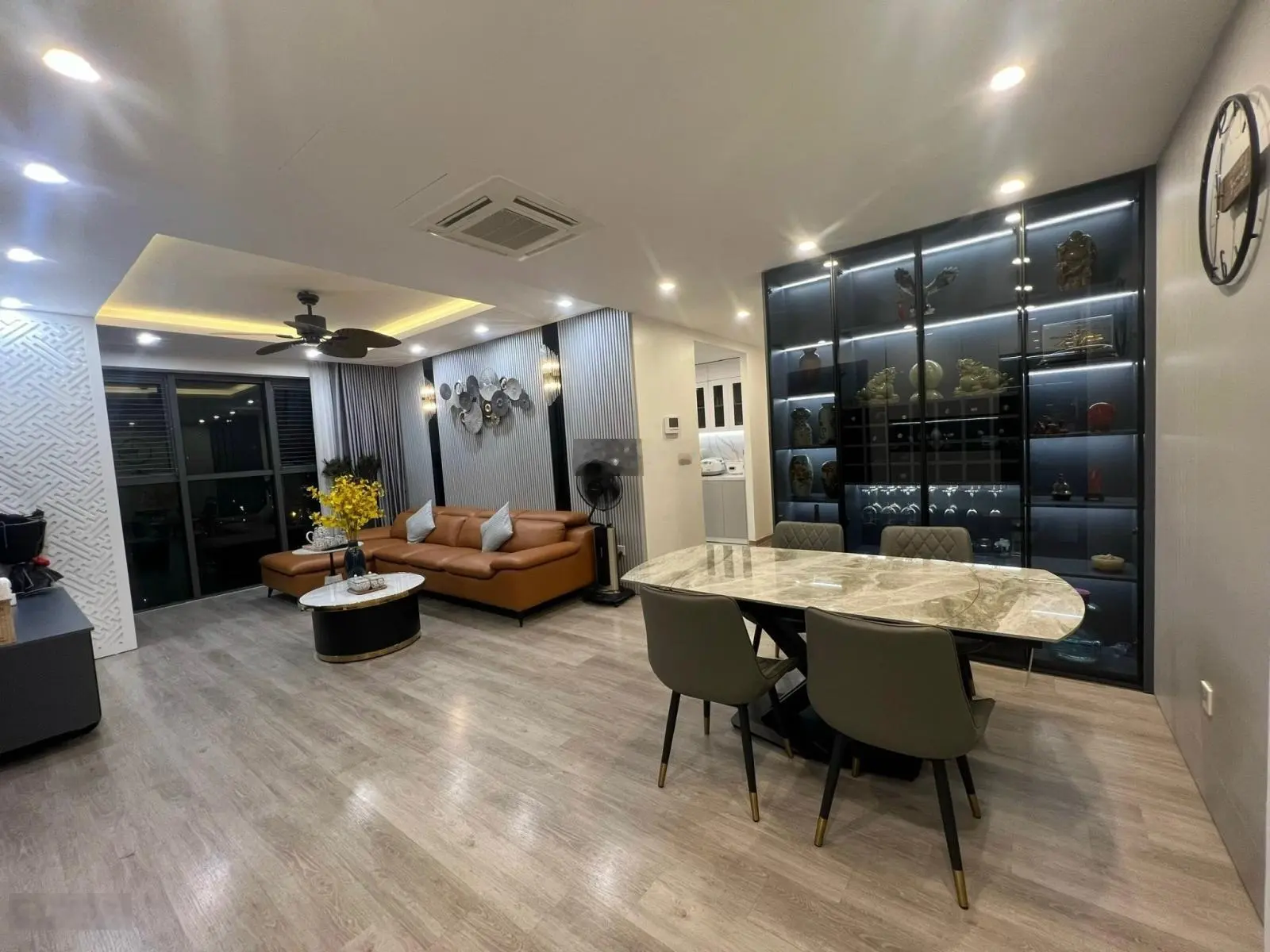 Cần bán căn hộ 2 phòng ngủ 97m giá 6,8 tỷ tại Bamboo Airways Tower 265 Cầu Giấy, Hà Nội