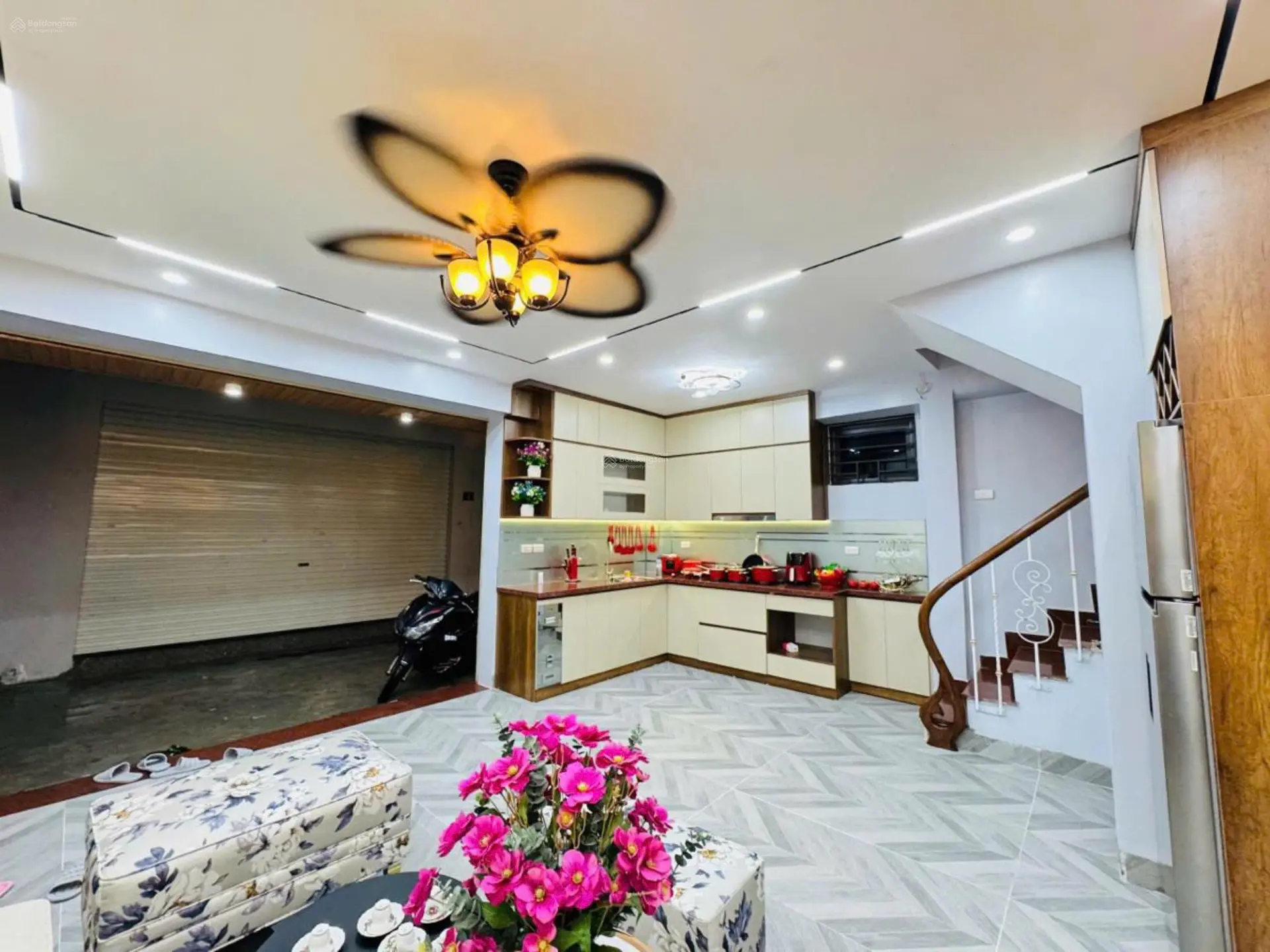 Mặt tiền khủng - kinh doanh đỉnh - oto đỗ cửa - ngõ thông khắp ngả, tặng full nội thất