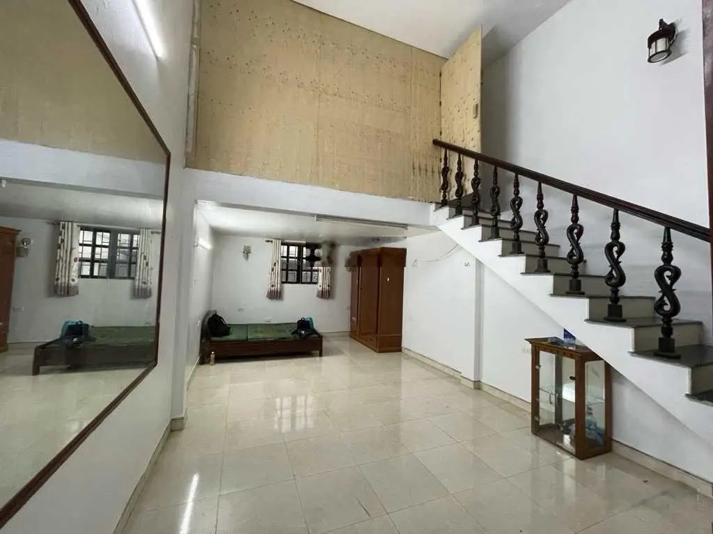Bán nhà 70m mặt phố Bưởi, trung tâm Ba Đình, vỉa hè rộng, kinh doanh, 20.8 tỷ