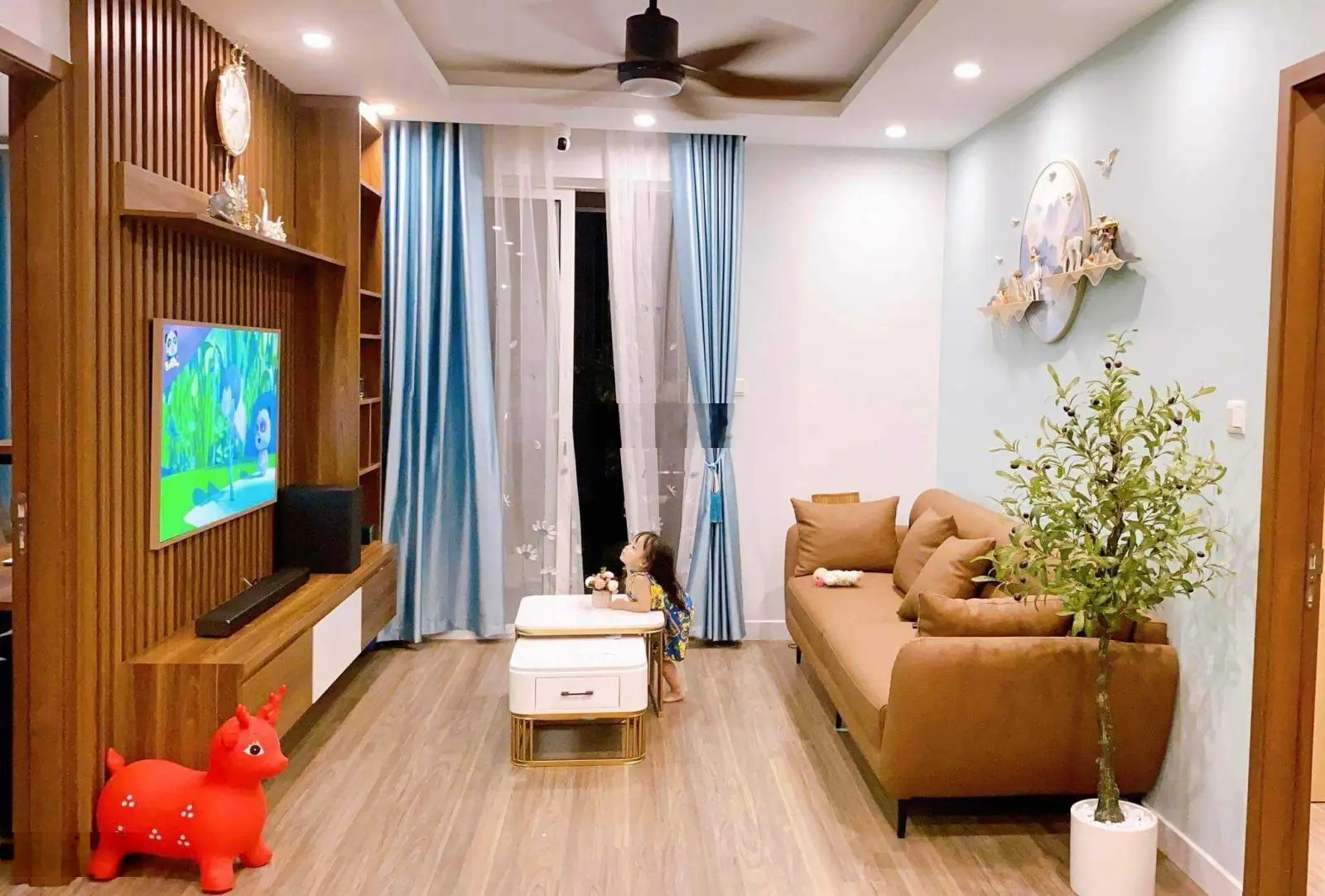 Tôi cần bán nhanh căn 3 ngủ GoldSeason, Quận Thanh Xuân, DT 102m2, giá 6,8 tỷ sẵn sổ full nội thất